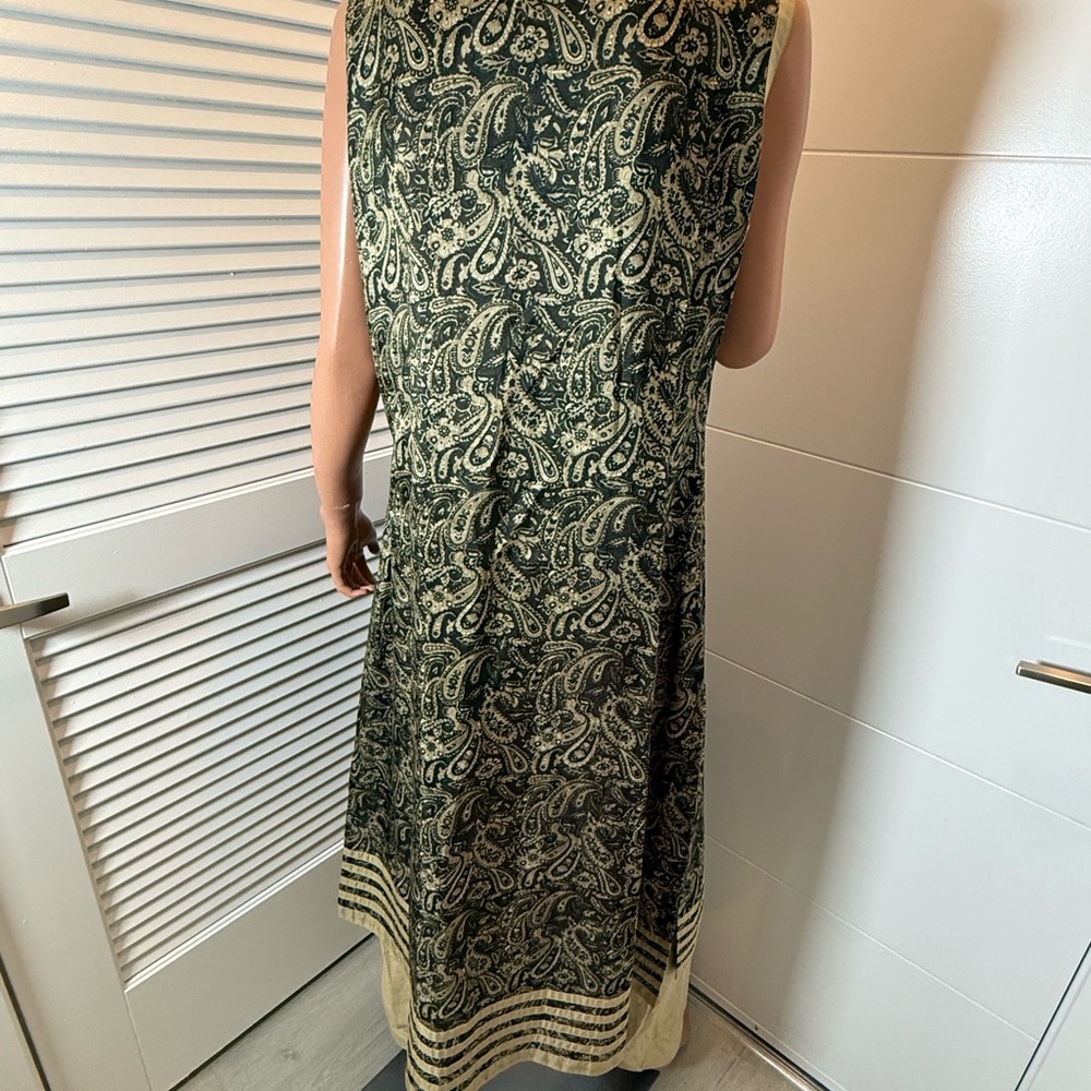 Elegant Black and Gold Paisley Kurta Set. - Picture 10 of 13